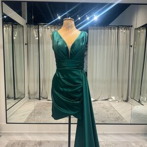 Emerald green v-neck evening dress